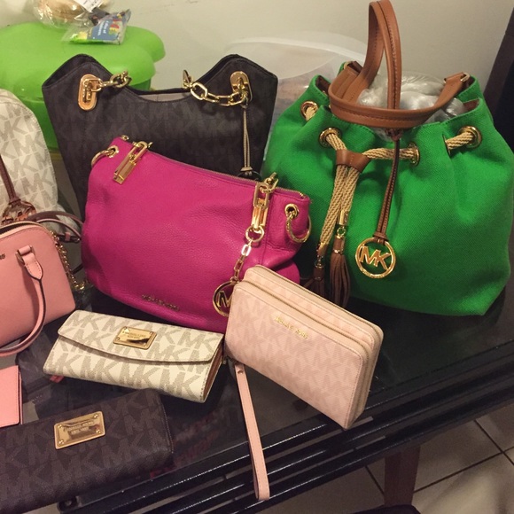 💕Just Sharing My MK's 👛👜 Collection 💕 - Picture 3 of 4