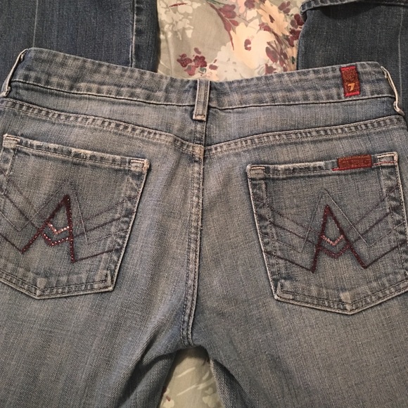 A pocket Seven Jeans