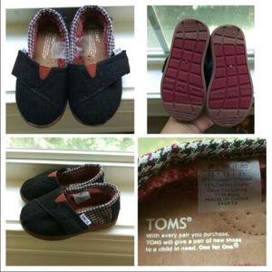 Toms slip ons