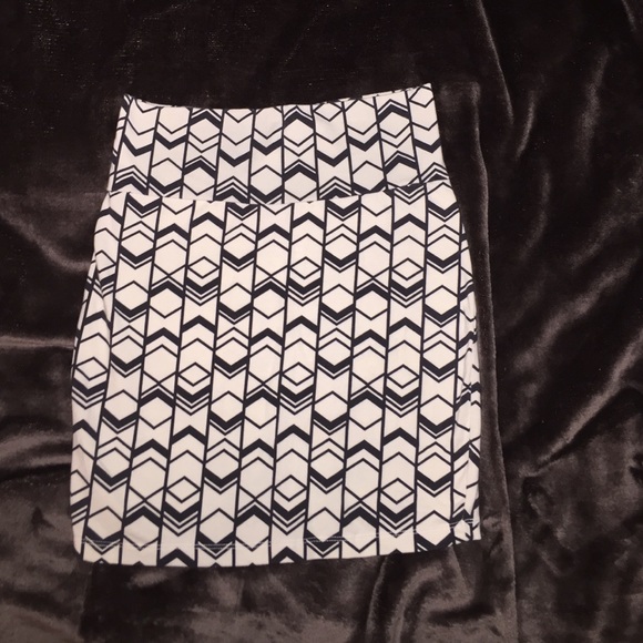 Black and white high waist skirt