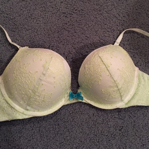 Victoria secret 34B bombshell bra