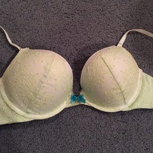 Victoria secret 34B bombshell bra
