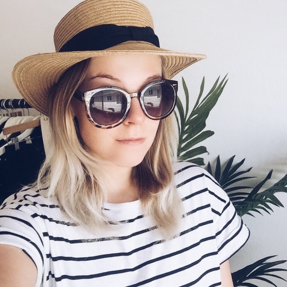 LAST SALE‼️ Urban Outfitters Oversized Sunglasses