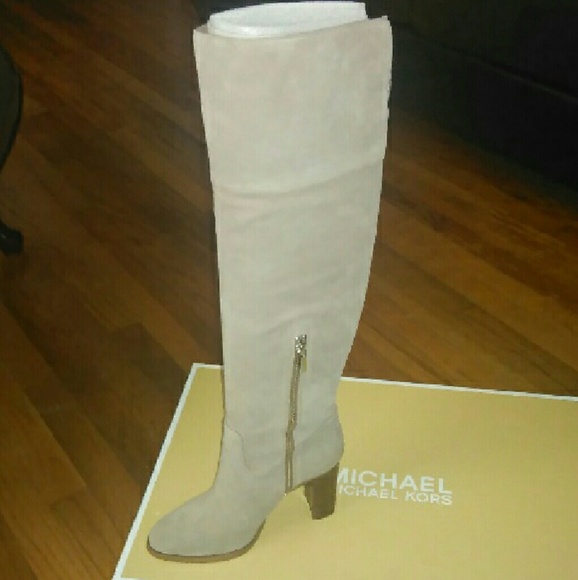 Michael kors boot size 6