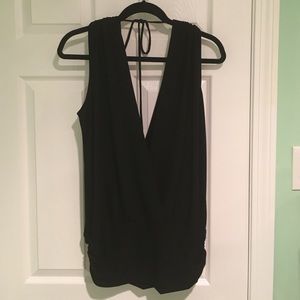Deep V-neck Sleeveless shirt