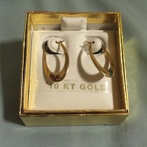 10 kt. gold small hoop earrings