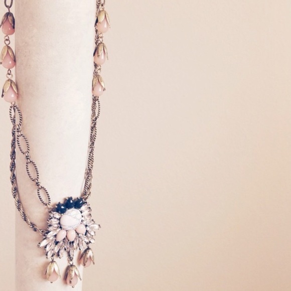 ⚠️FLASHSALE 🆕 Statement Necklace - Picture 3 of 4