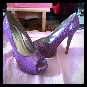 Shoe dazzle shoes worn only twice guc.