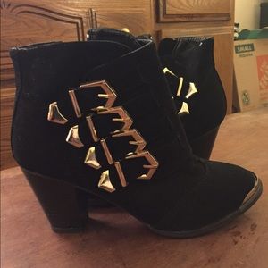 🎉 SOLD 🎉 Black Booties