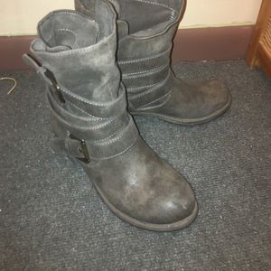 Brand new crown vintage boots