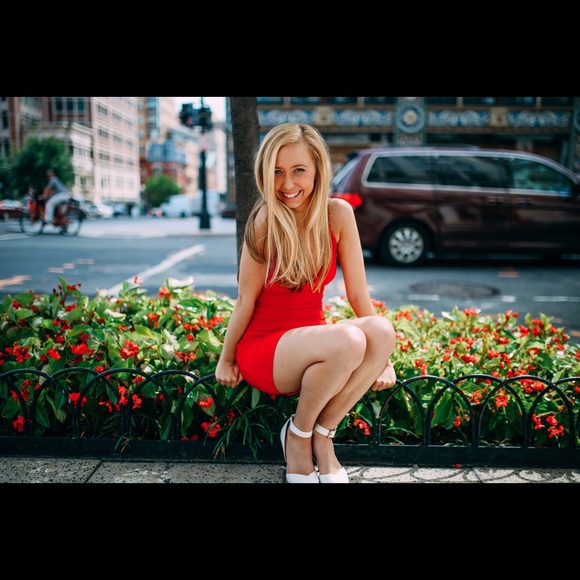 Meet your Posher, Dee - Picture 2 of 4