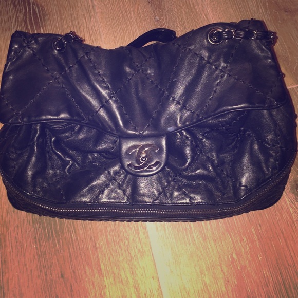 Quilted Black Leather Chanel bag!