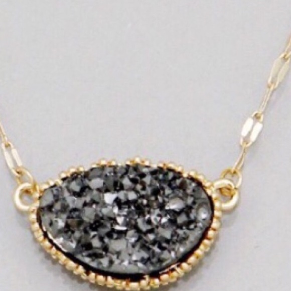 Grey faux Druzy necklace and earrings - Picture 2 of 3