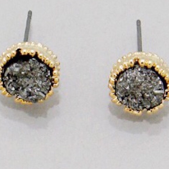 Grey faux Druzy necklace and earrings - Picture 3 of 3