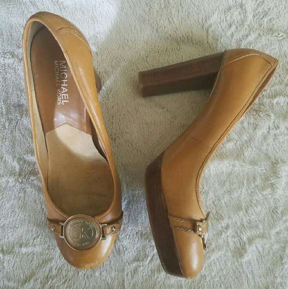 Michael Kors Retro Wooden Heeled Pumps