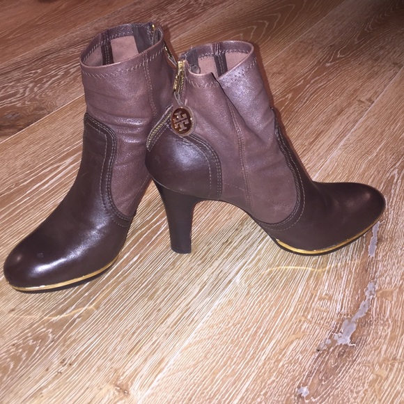 Brown leather Tory Burch booties!