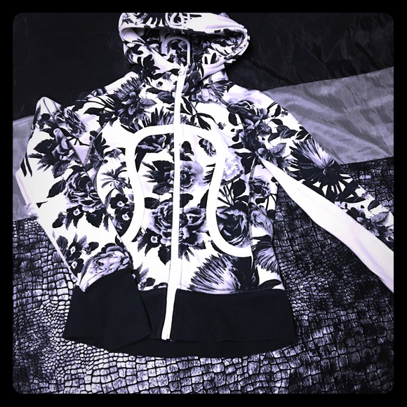 SALE! LULULEMON SCUBA HOODIE