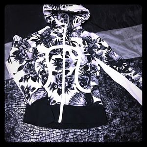 SALE! LULULEMON SCUBA HOODIE