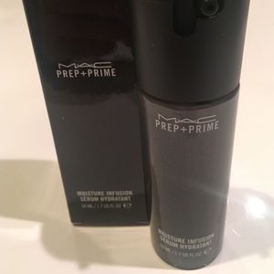 NEW MAC PREP AND PRIME MOISTURE INFUSION SERUM