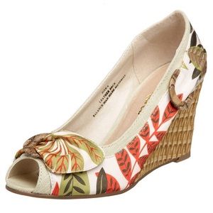Restricted women's bonsai wedge