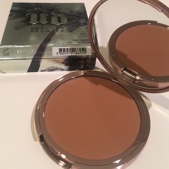 NEW URBAN DECAY- beached bronzer - color bronzed
