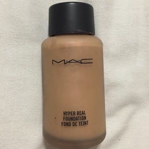 MAC Hyper Real Foundation