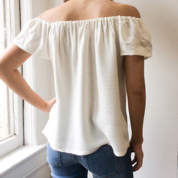 1 DAY SALE✨ Off Shoulder Blouse
