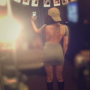 Brandy Melville gray open back mini🍓