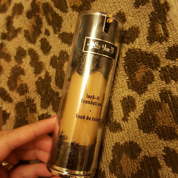Kat Von D lock-it