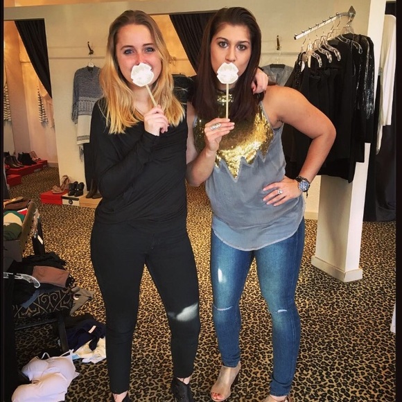 Meet your Posher, Torri - Picture 4 of 4