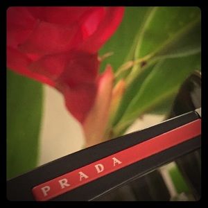 Prada pilots!  Great condition!! Polarized! Deal🌺