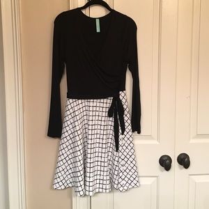 Size L EUC Gilli Sondra Faux Wrap dress