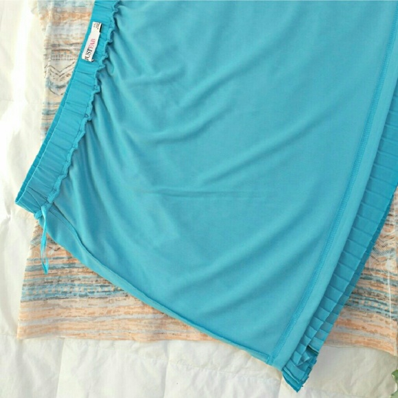 Trendy Pleated Mini Skirt - Picture 3 of 4