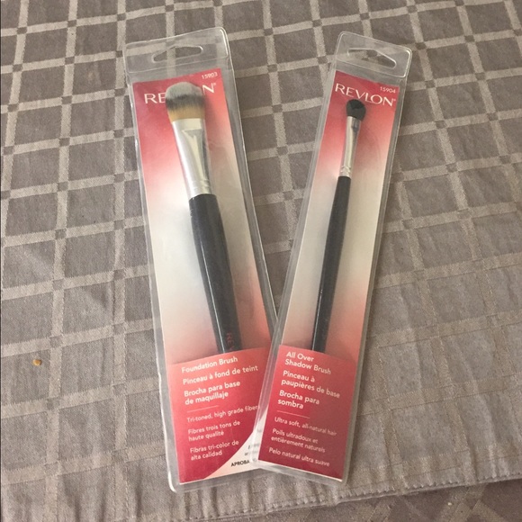 2 Revlon make-up brushes