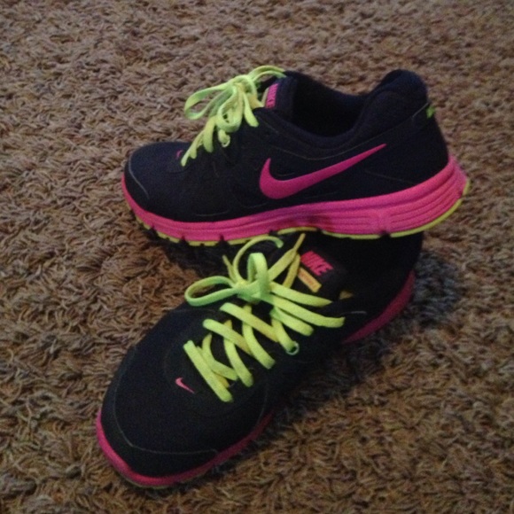 Woman's 9 Nike sneaker, in great shape