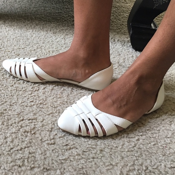 Size 6.5 and 7.5! Nicole Miller Flats! - Picture 3 of 4