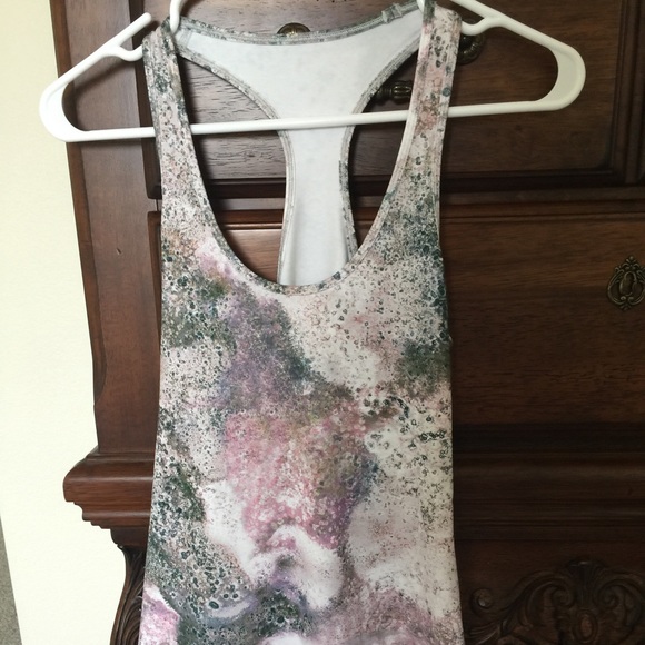 Lululemon tank