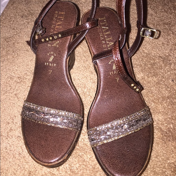 Brown wedges.