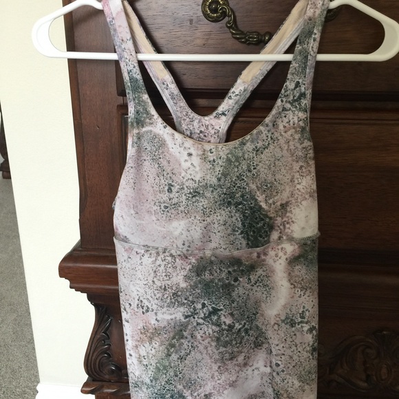Lululemon tank