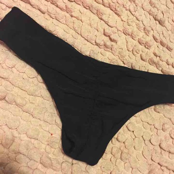 🚫SOLD ON Ⓜ️erc🚫Hollister cheeky bikini bottoms - Picture 2 of 2