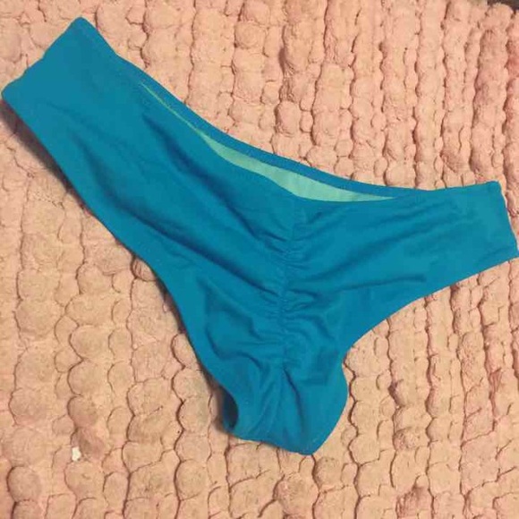 SOLD ON Ⓜ️erc❌ cheeky bikini bottoms - Picture 2 of 3