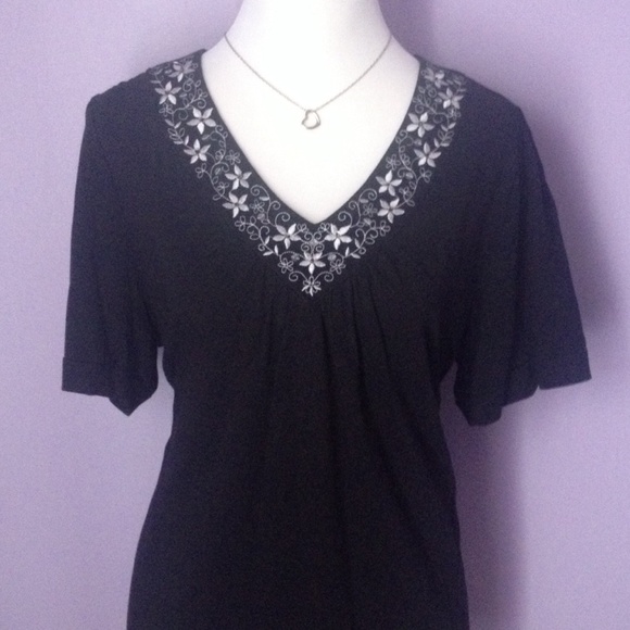 NWOT Essentials By Maggie Short Sleeve Top!
