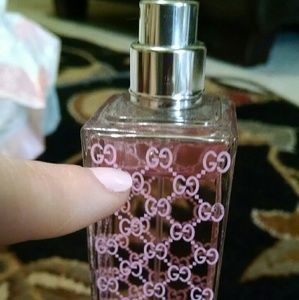 Full size gucci perfume. Almost full (see finger)