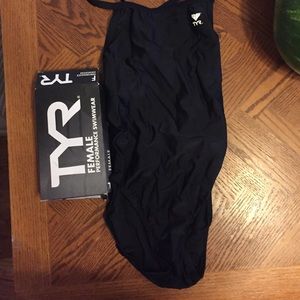 TYR Female Performance Bathing Suit Black Sz 32