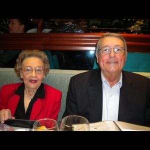 Meet your Posher, Lora