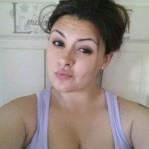 Meet your Posher, Cassandra