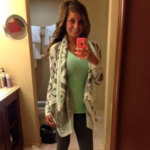 Meet your Posher, Arielle