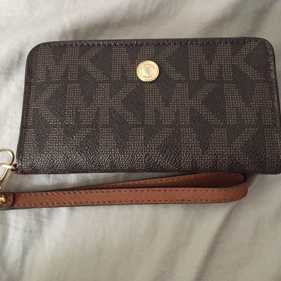 Michael Kors wristlet