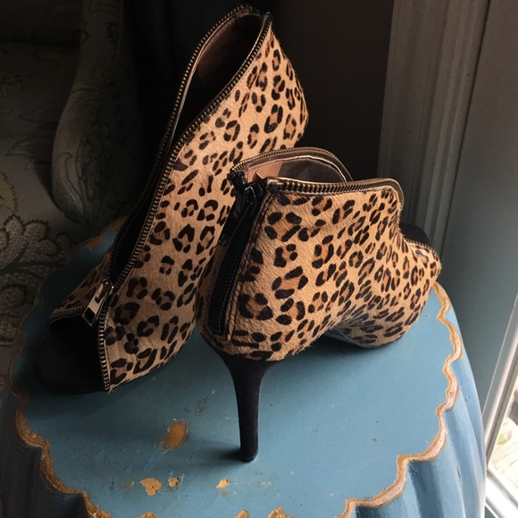 Carlos - leopard print booties