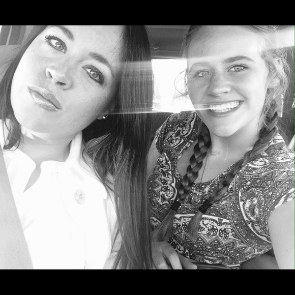 Meet your Posher, Casie - Picture 2 of 4